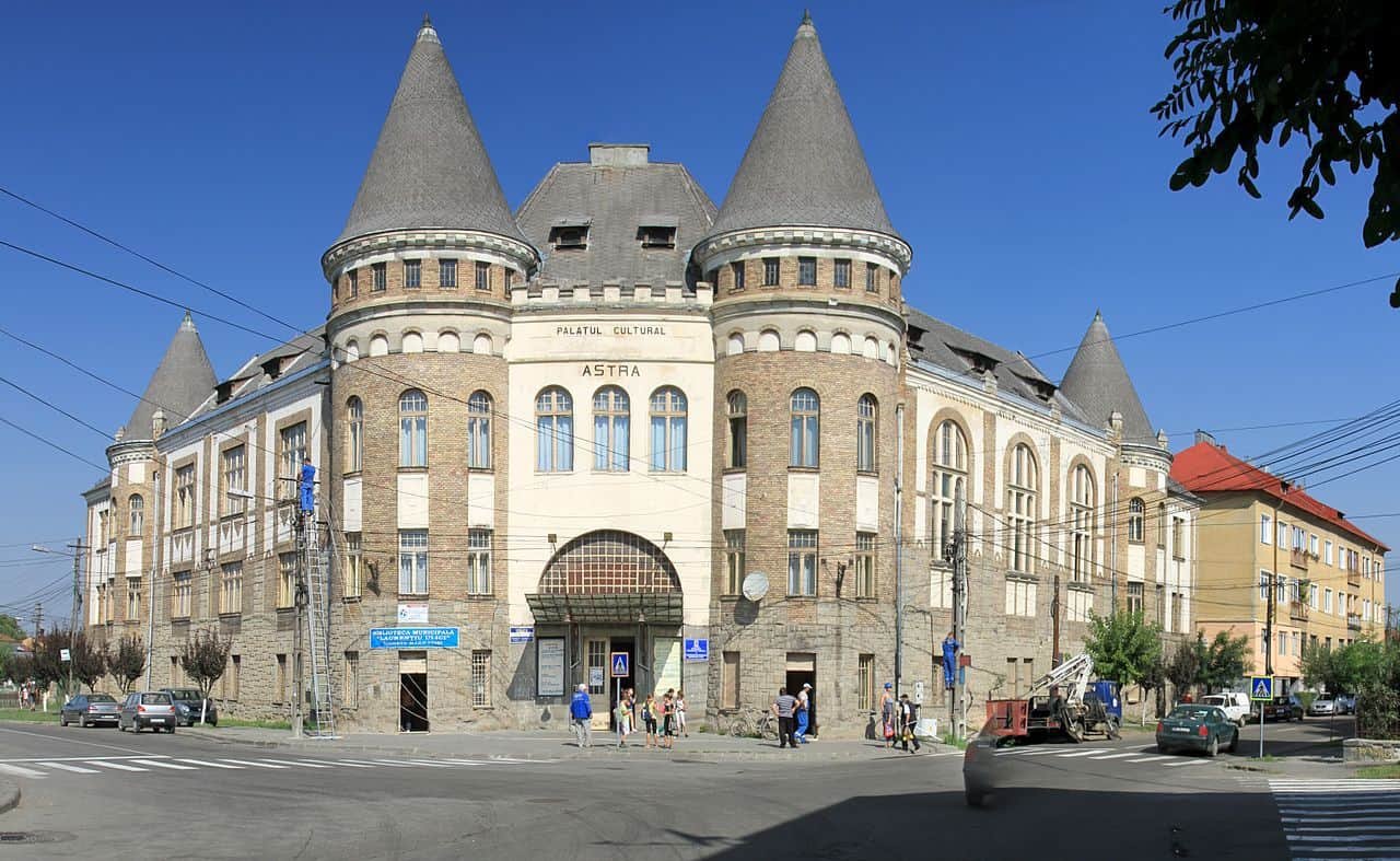 1280px-Sighetul_Marmatiei_-_Palatul_Culturii