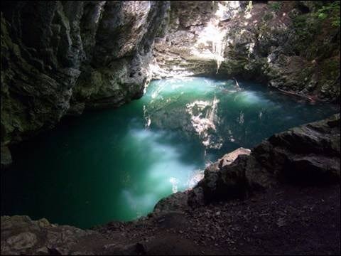pestera-lacul-verde